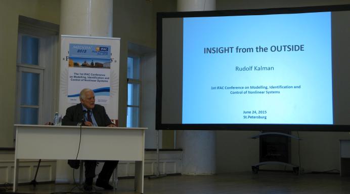 Р. Калман с пленарным докладом на конференции MICNON 2015.