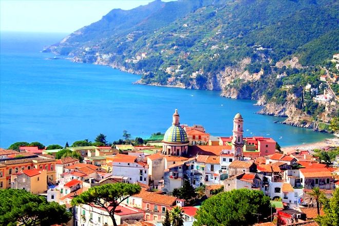 Панорама городка Vietri sul Mare, Salerno, Italy (взята с web-сайта mlsp2016.conwiz.dk).